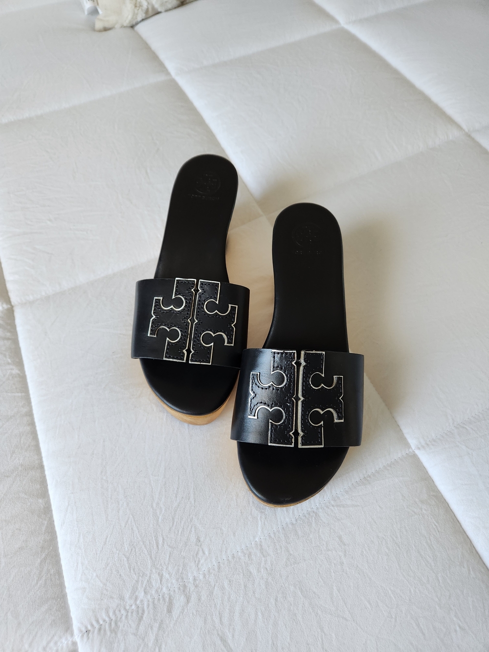 Tory Burch Black Leather Logo Slide Clogs with Wood-Look Wedge - Picture 6 of 8